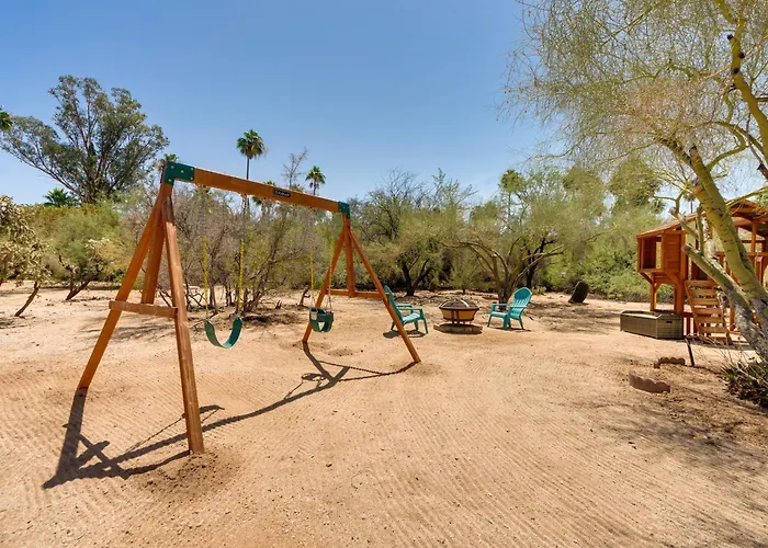 Conveniently Located, Kid-friendly Retreat! *