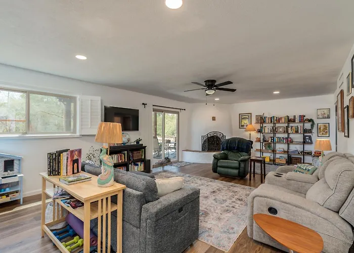 Holiday home Conveniently Located, Kid-friendly Retreat! *