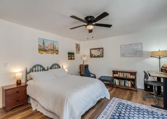 Conveniently Located, Kid-friendly Retreat! Holiday home